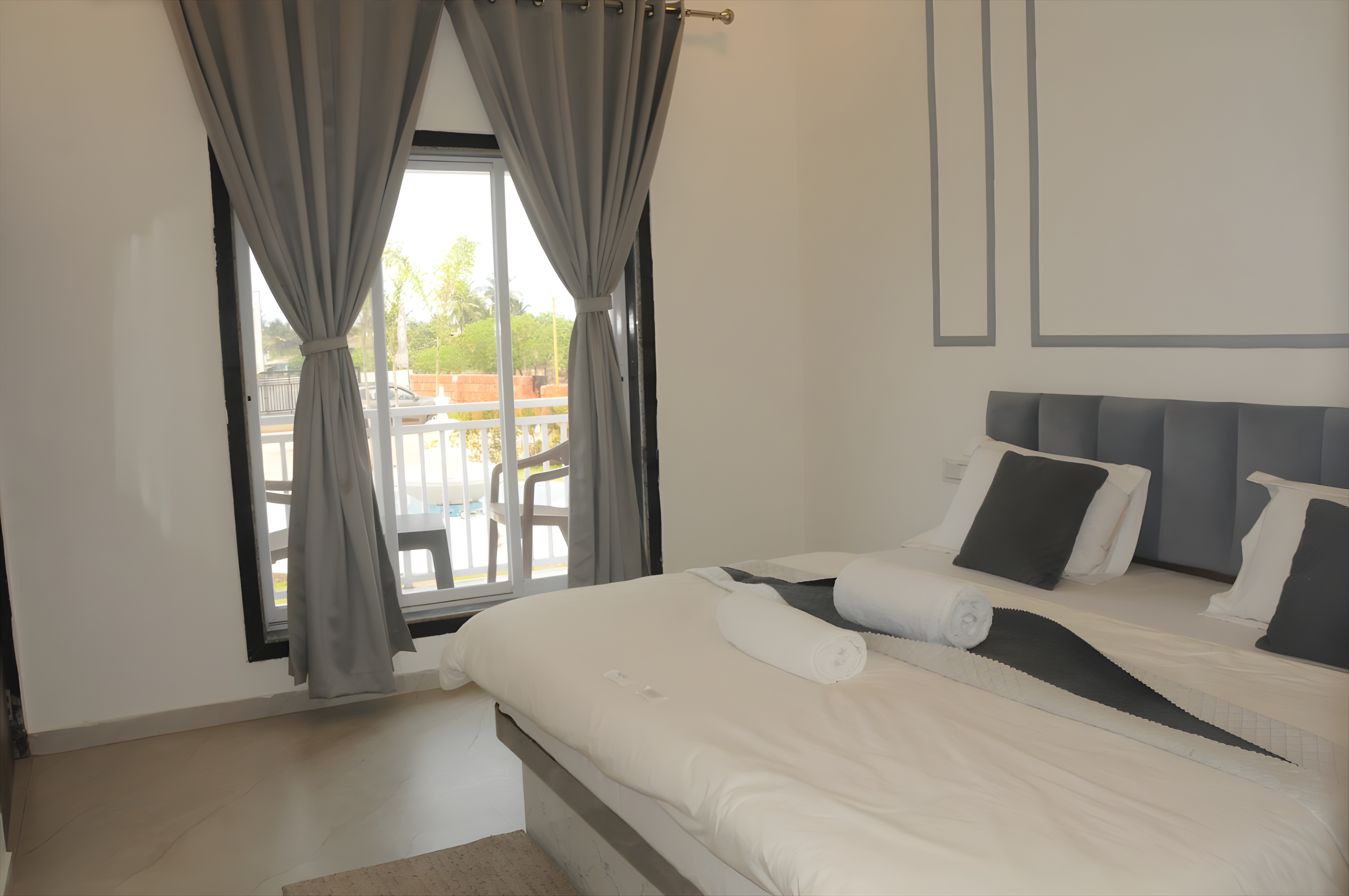 Deluxe Room Bedding Setup